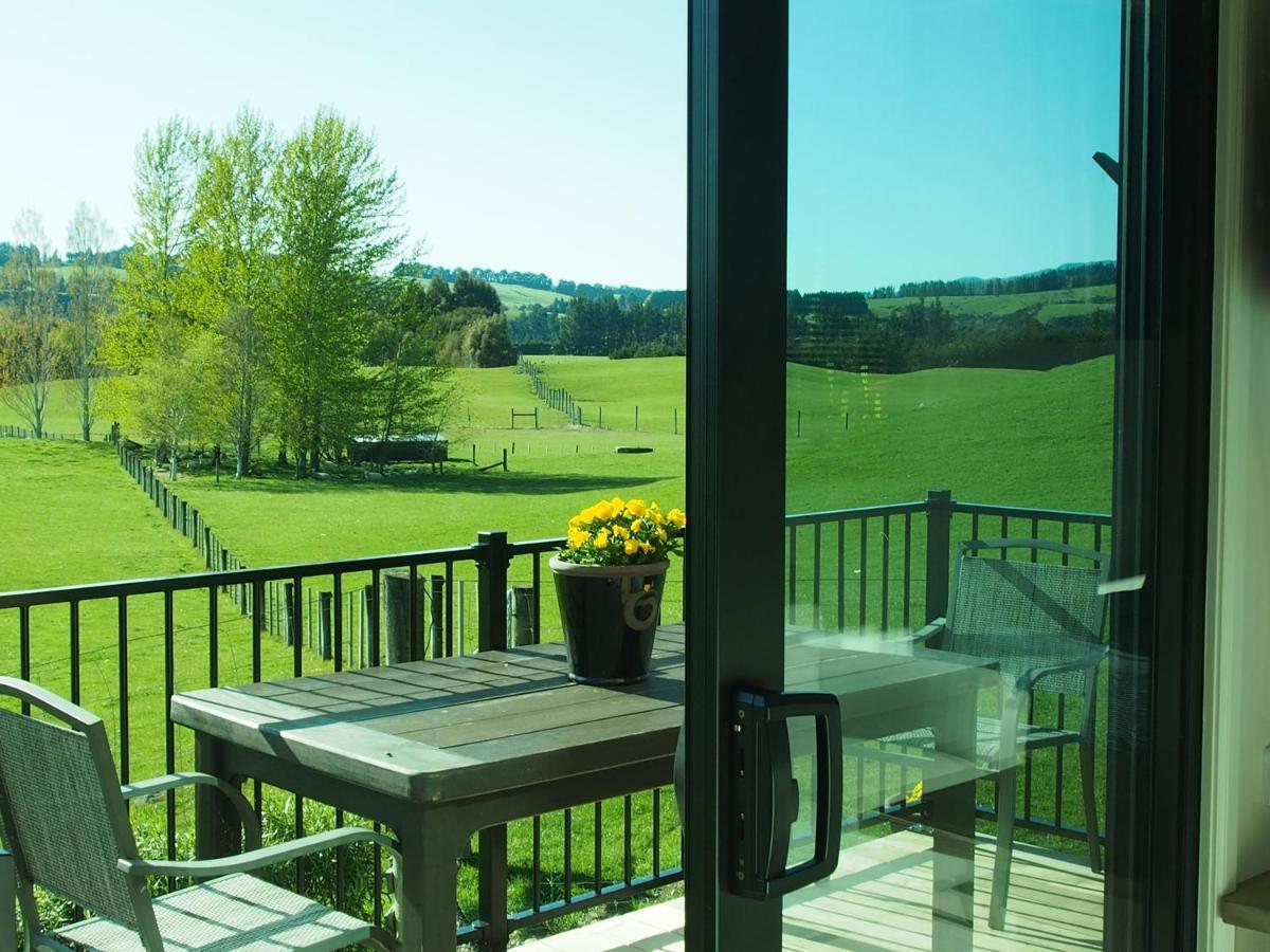 Boutique Tiny House - Te Anau Country Accommodation エクステリア 写真